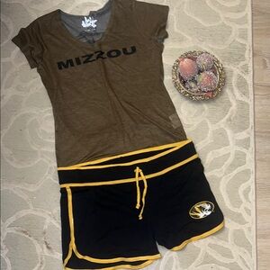 NWOT🌷TOUCH ALYSSA MILANO SIDELINE🌷MIZZOU TIGERS black gold cotton tee short set